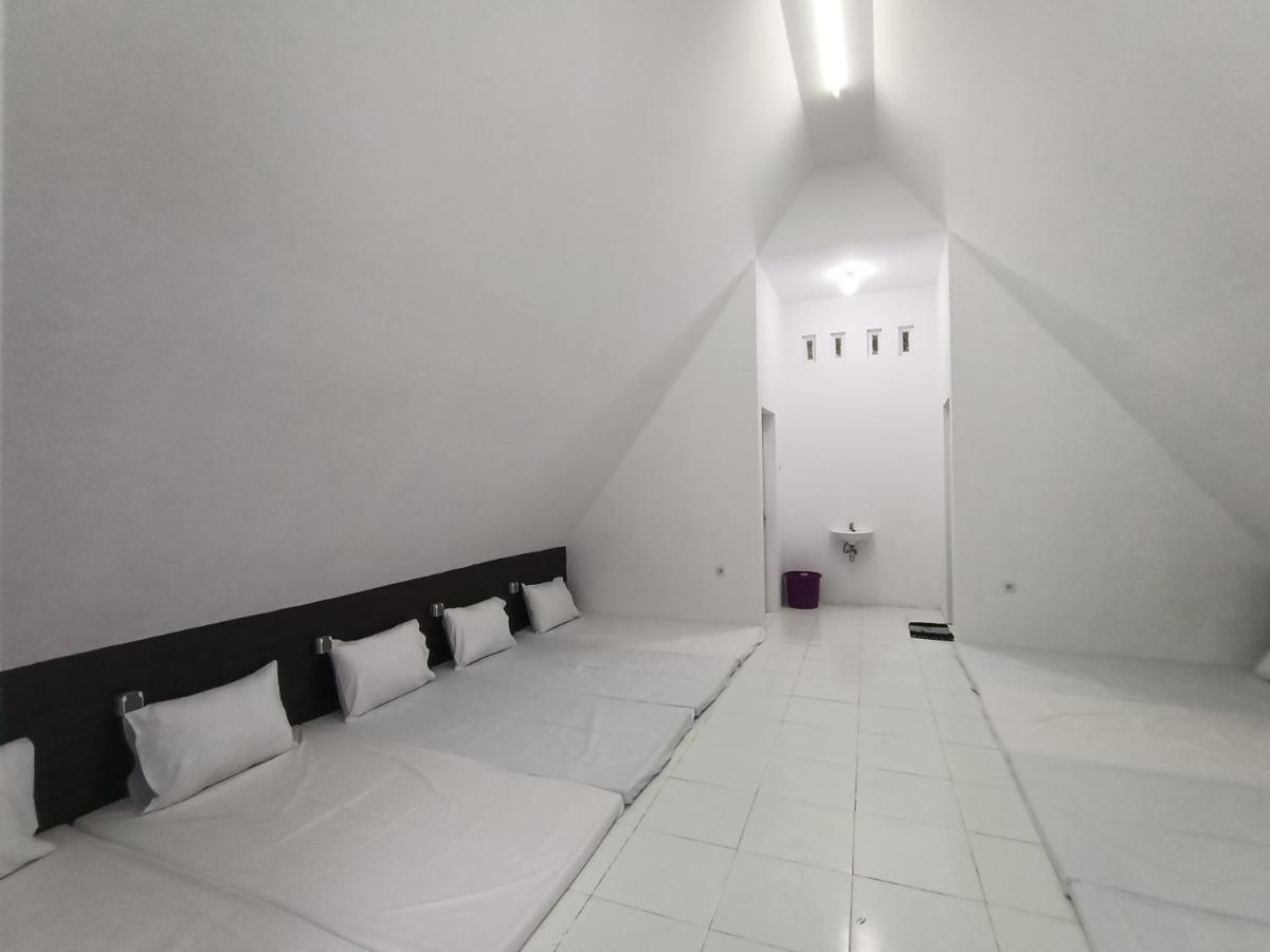 Seger Nusantara Kalisat Exterior foto